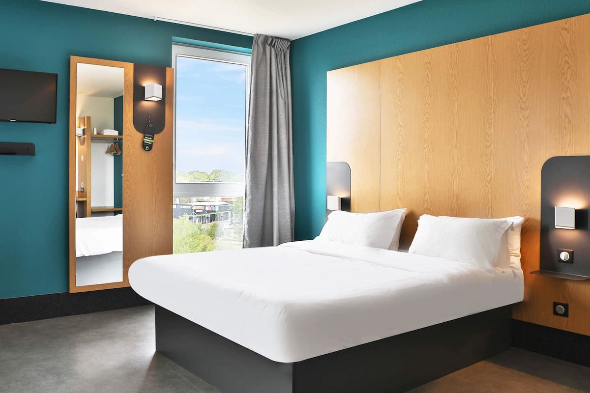 comfort double room, non smoking | 1 bedroom, desk, soundproofing, free wifi