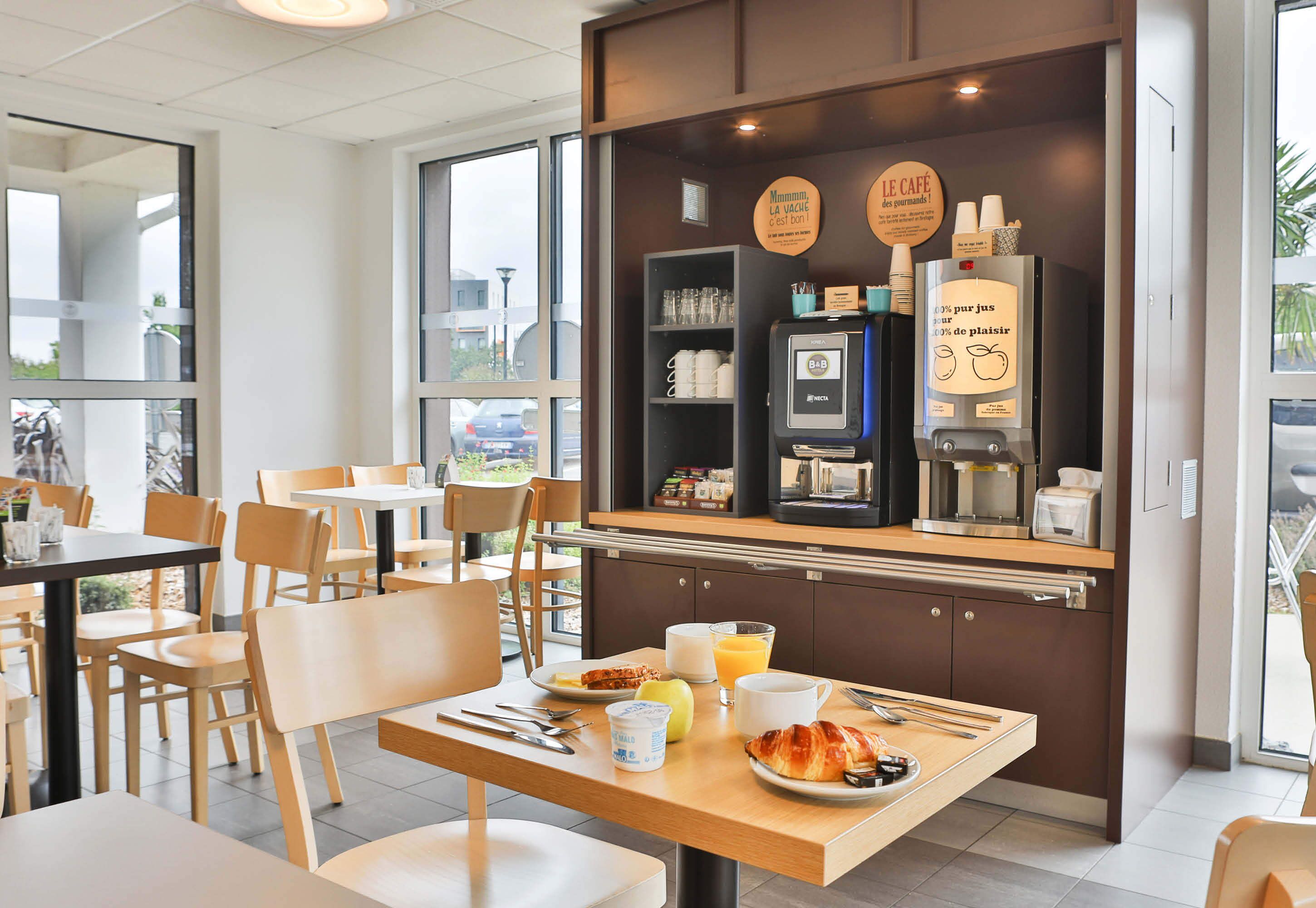 daily buffet breakfast for a fee