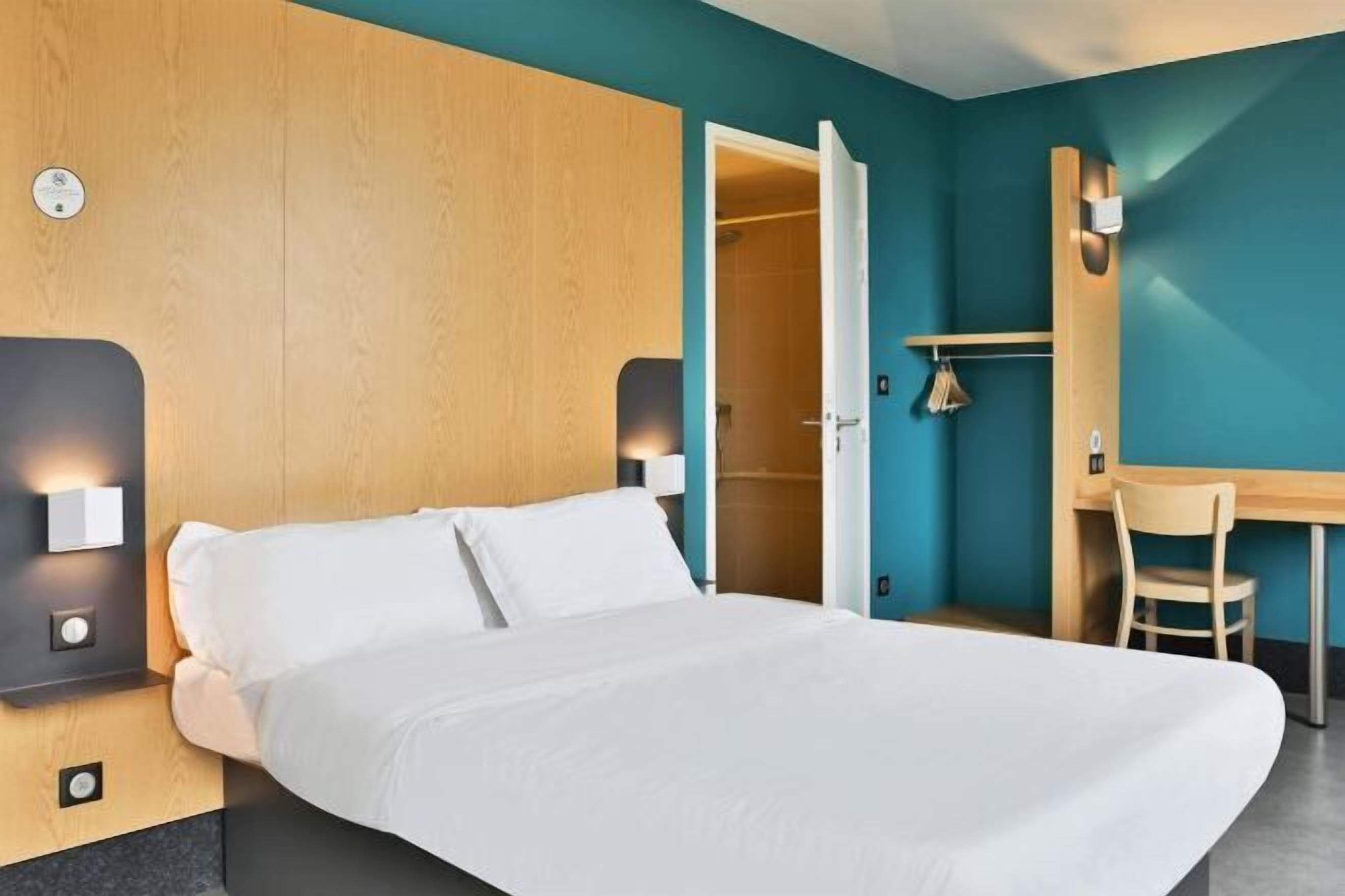 Bureau, chambres insonorisées, Wi-Fi gratuit, draps fournis