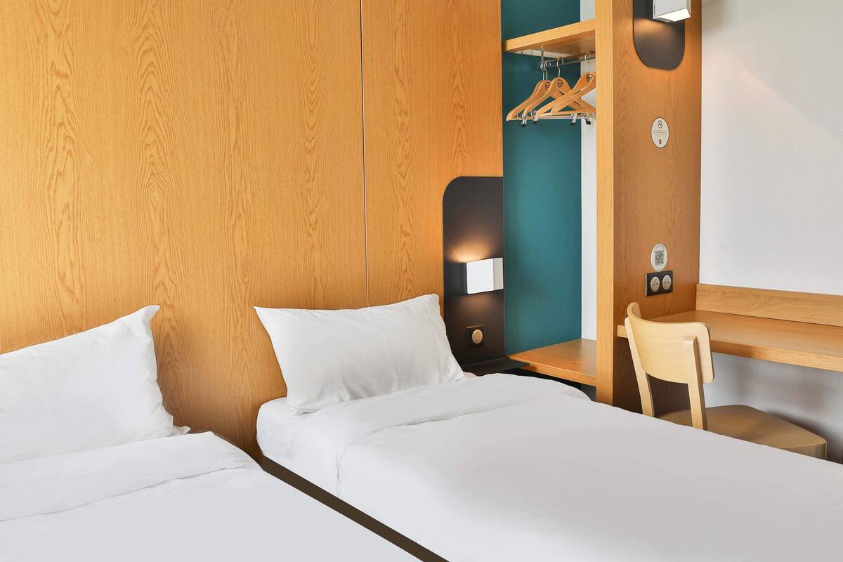 standard twin room, non smoking | 1 bedroom, desk, soundproofing, free wifi