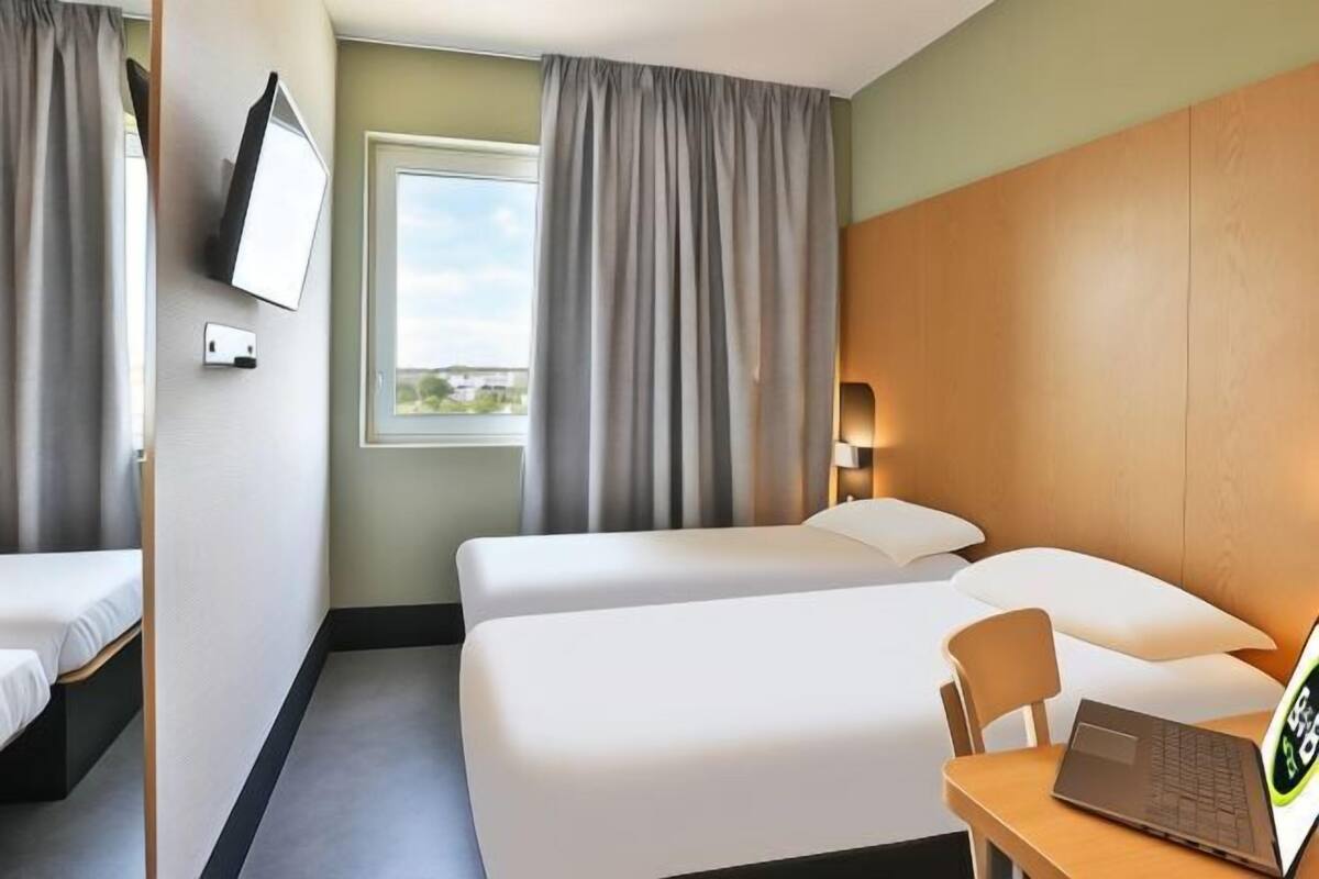 Bureau, chambres insonorisées, Wi-Fi gratuit, draps fournis