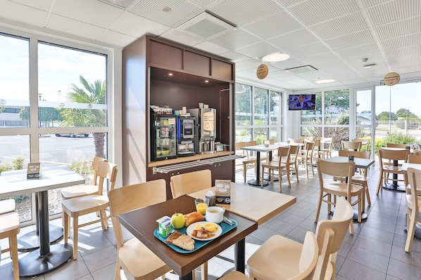 Tägliches Frühstücksbuffet gegen Gebühr