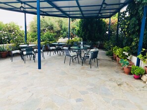 Courtyard - Hotel Rodon (Patmos)
