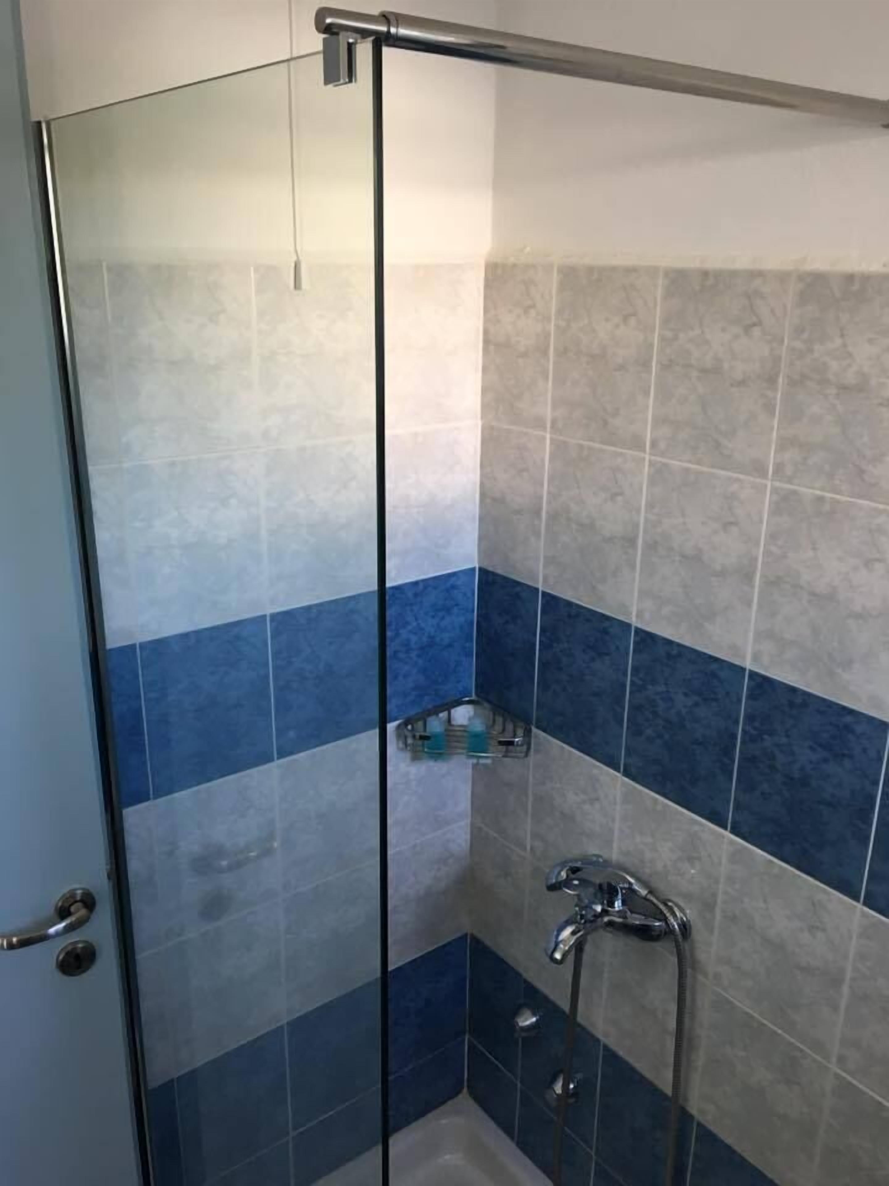 standard room, garden view | bathroom | shower, free toiletries, hair dryer, towels
