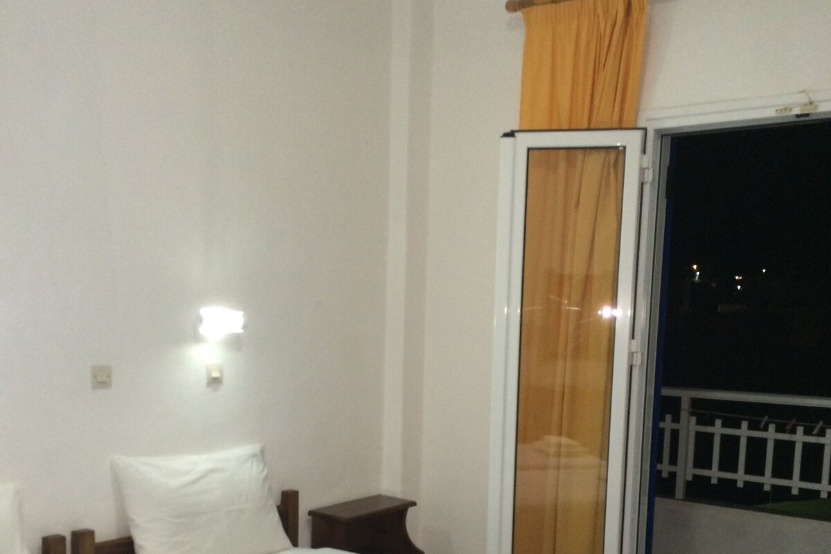 Peti besi dalam bilik, seterika/papan seterika, Wi-fi percuma 