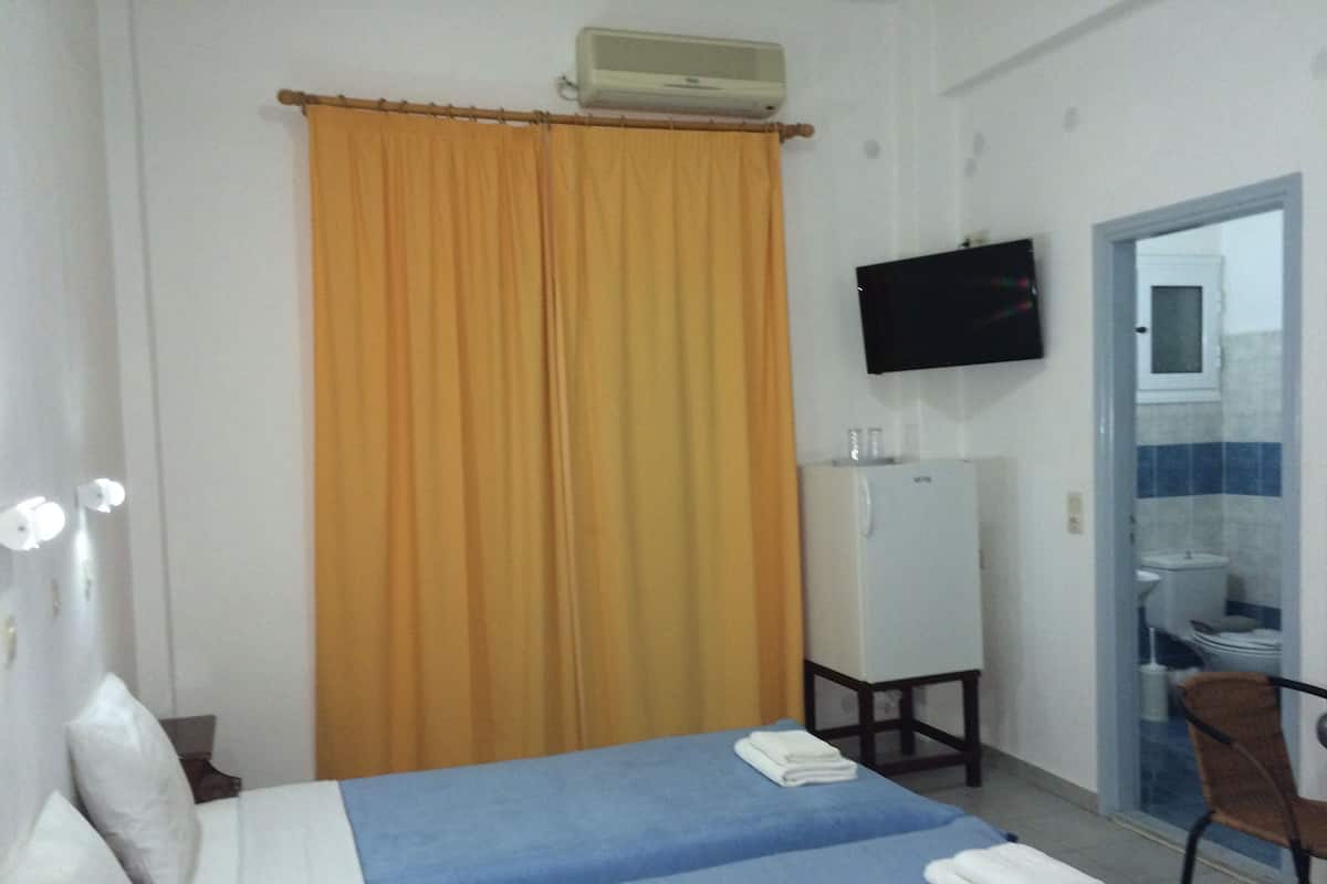 In-room safe, iron/ironing board, free WiFi, bed sheets