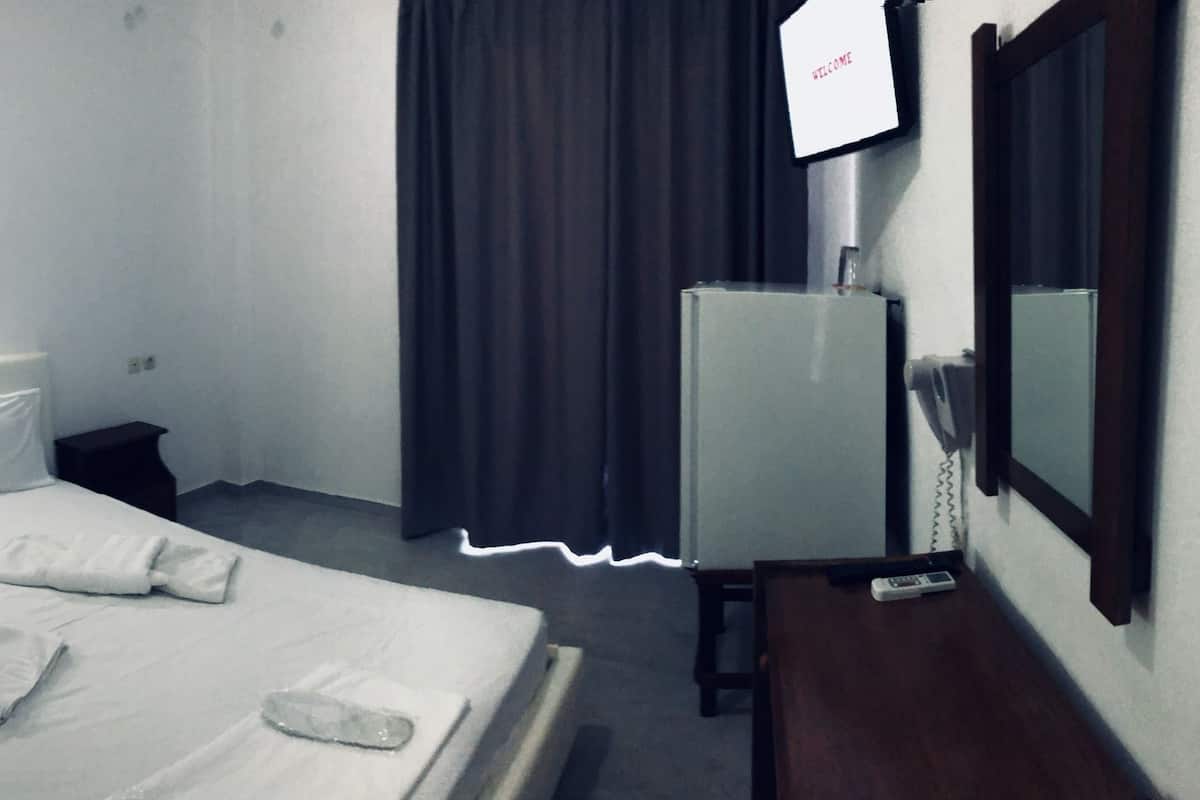 double room, garden view | in-room safe, iron/ironing board, free wifi, bed sheets