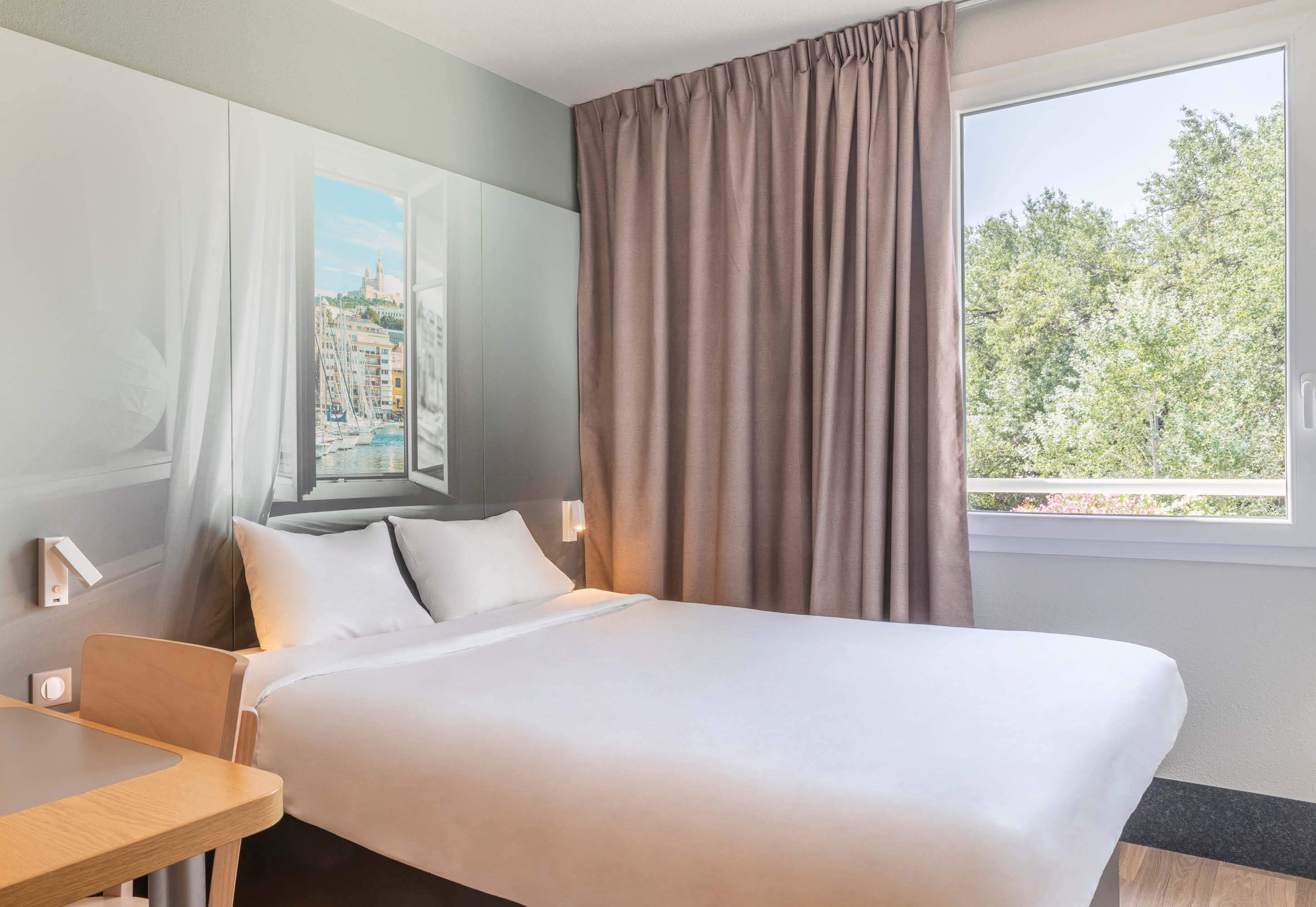 double room, non smoking | 1 bedroom, premium bedding, desk, blackout curtains