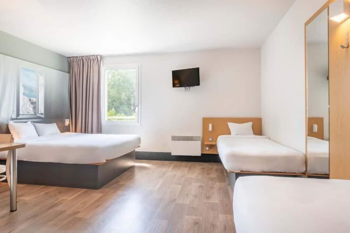 Premium bedding, desk, blackout curtains, soundproofing