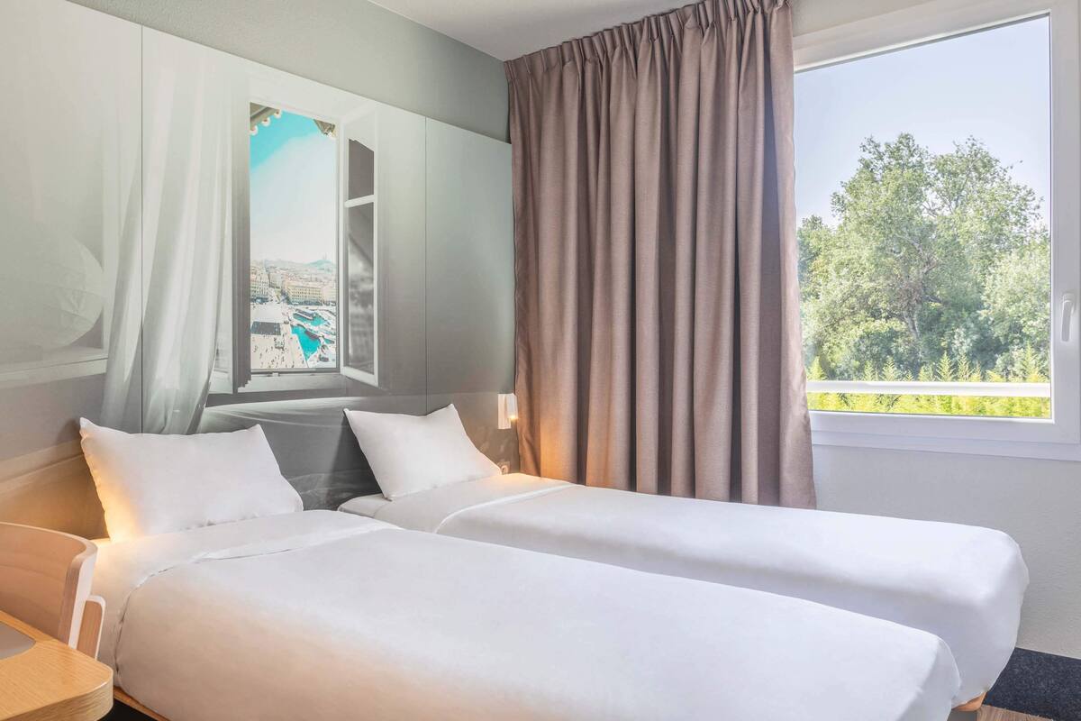 twin room, non smoking | 1 bedroom, premium bedding, desk, blackout curtains