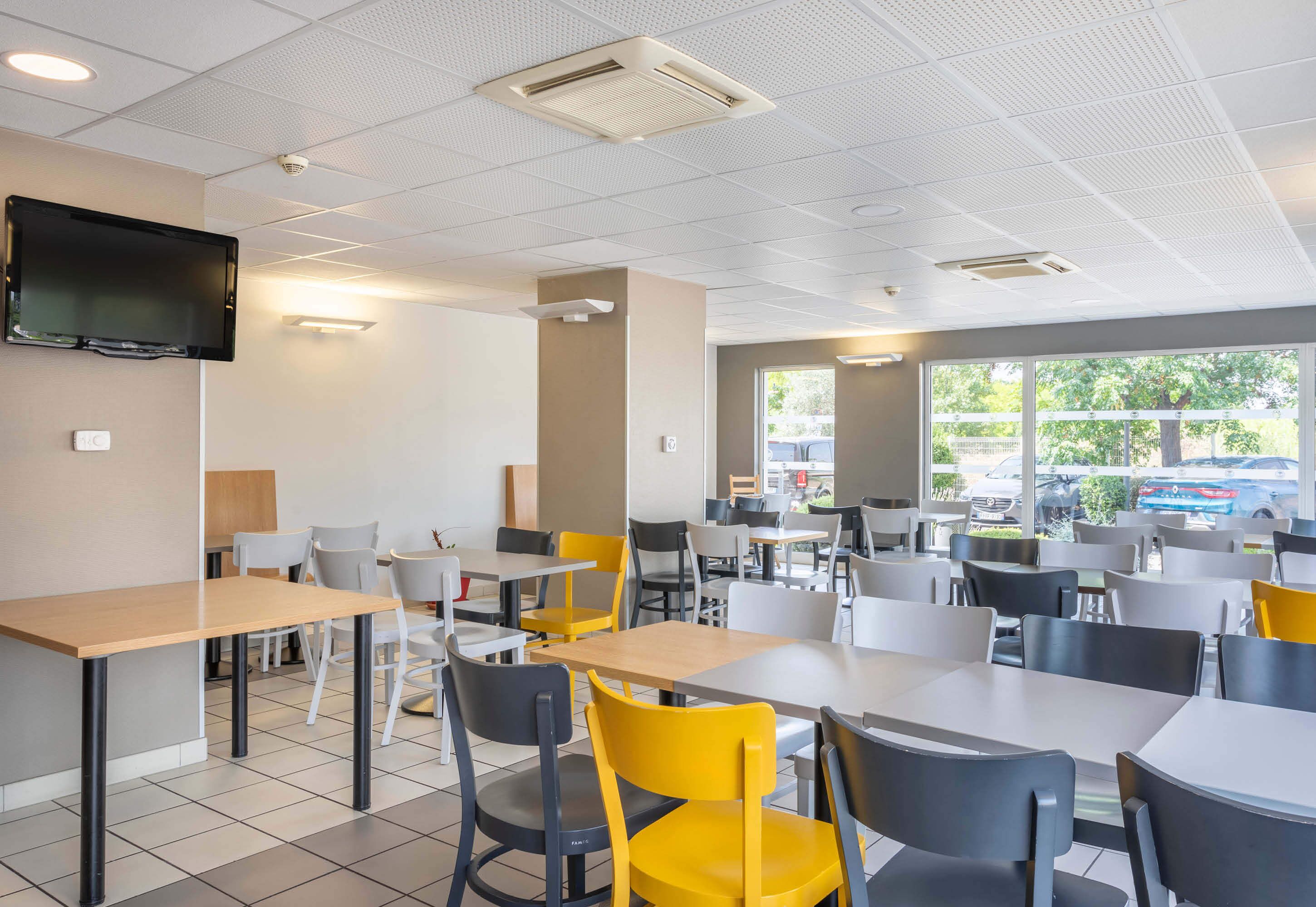 daily buffet breakfast for a fee