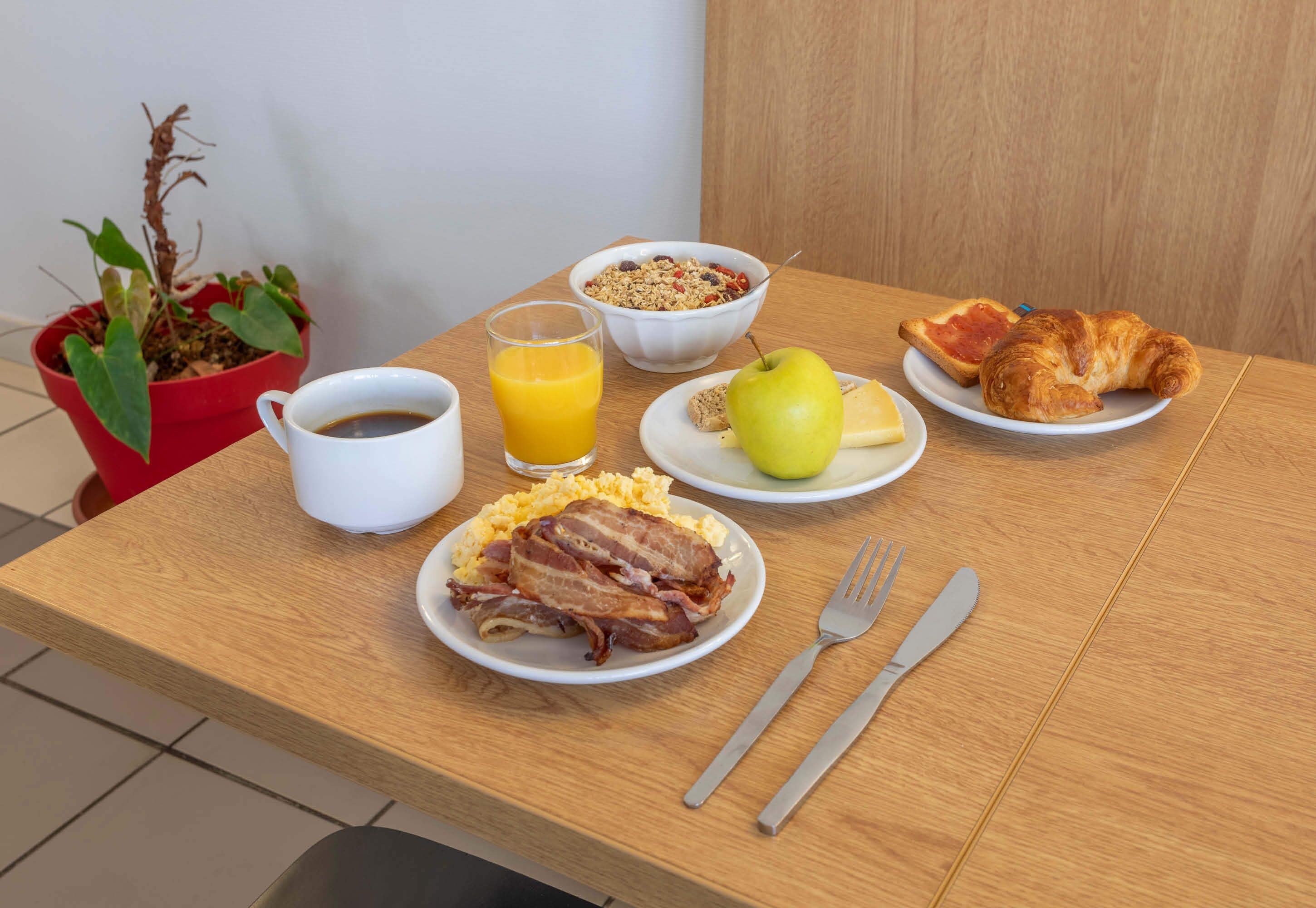 daily buffet breakfast for a fee