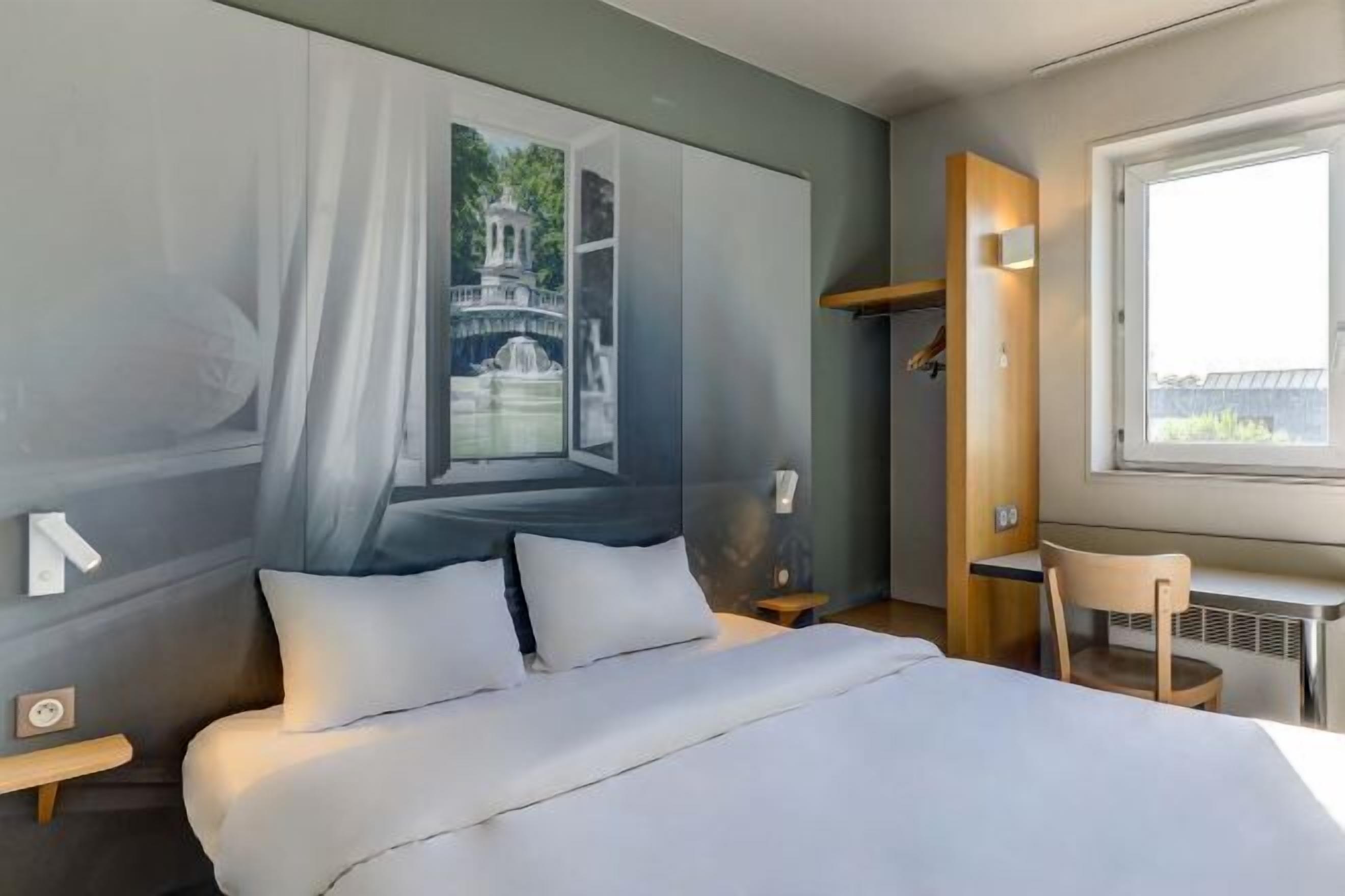 Bộ đồ giường cao cấp, trang bị nội thất với thiết kế riêng biệt, bàn 