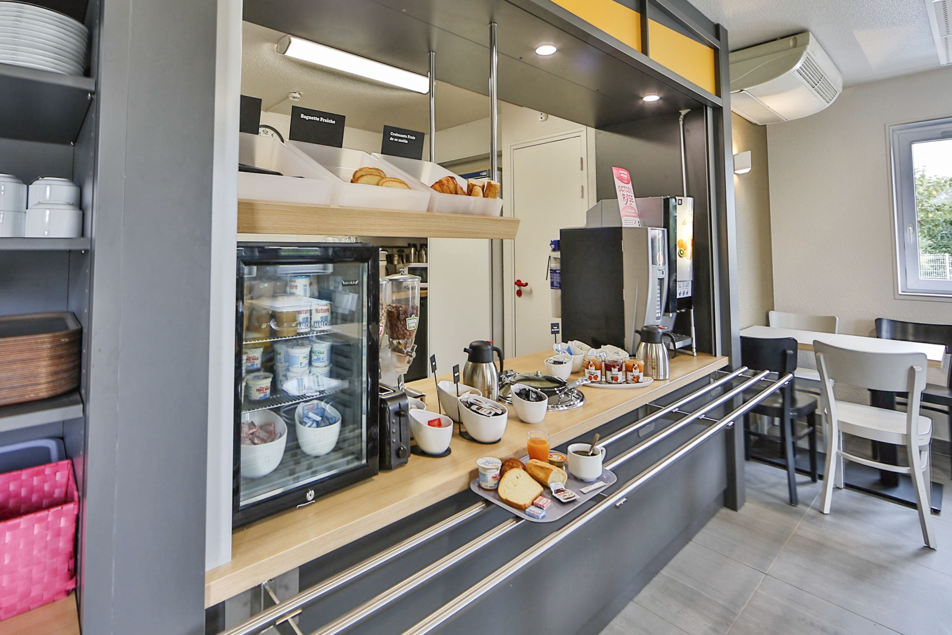 Daily buffet breakfast for a fee