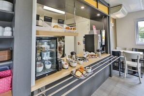 Daily buffet breakfast for a fee