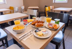 每日付費供應吃到飽早餐