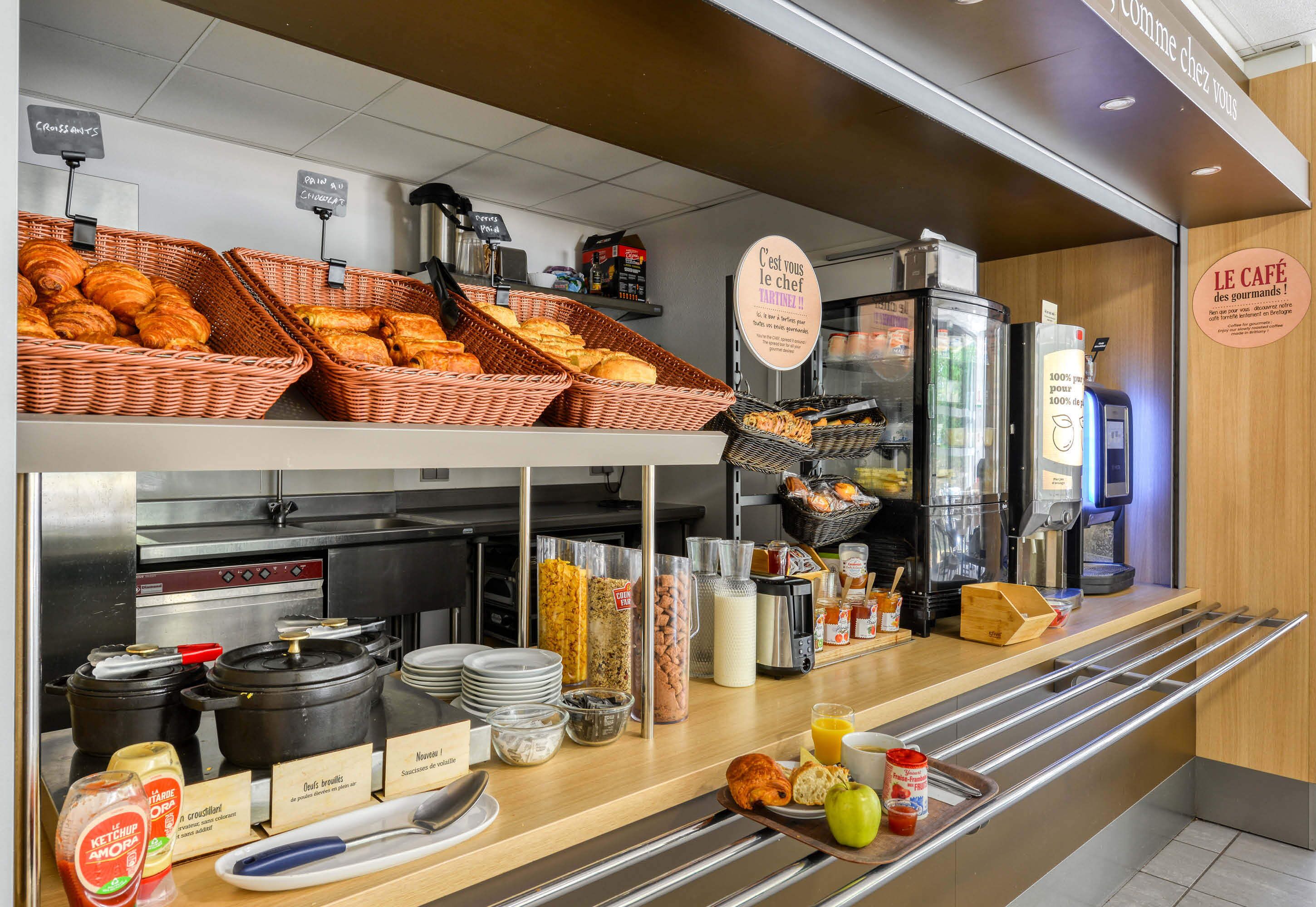 Daily buffet breakfast for a fee