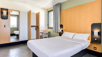Bureau, chambres insonorisées, lits bébé (gratuits), Wi-Fi gratuit