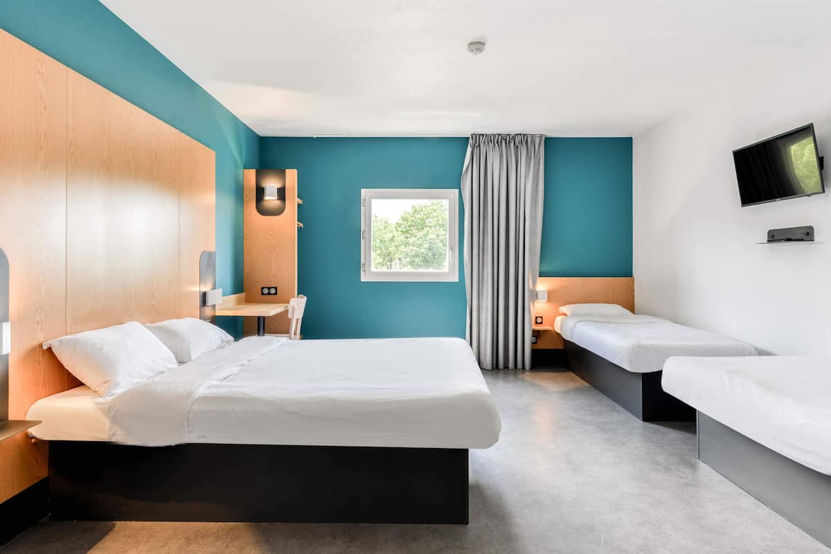 Quadruple Room, Non Smoking | Desk, soundproofing, free cots/infant beds, free WiFi