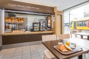 Tägliches Frühstücksbuffet gegen Gebühr