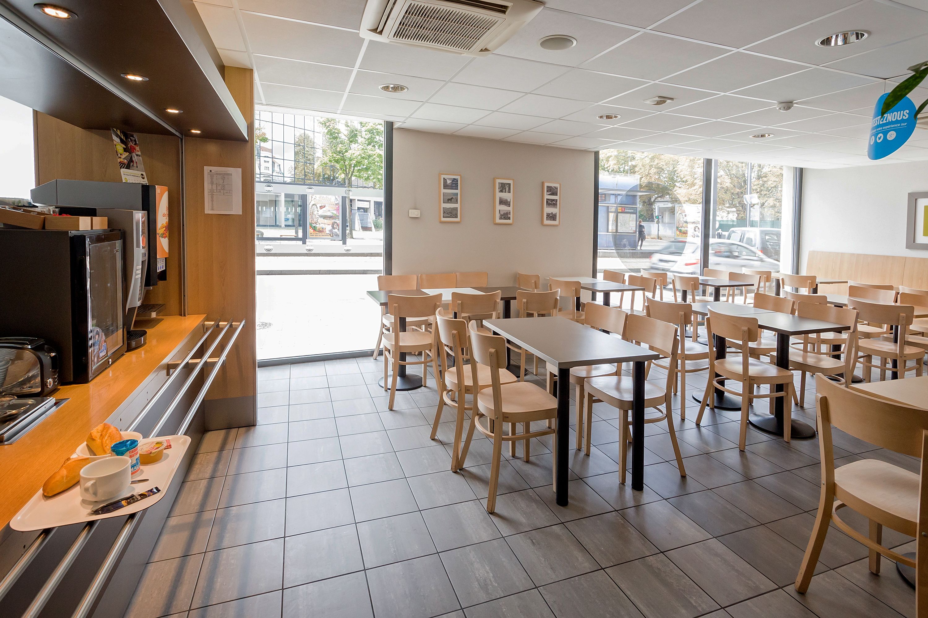 Petit déjeuner buffet servi tous les jours en supplément