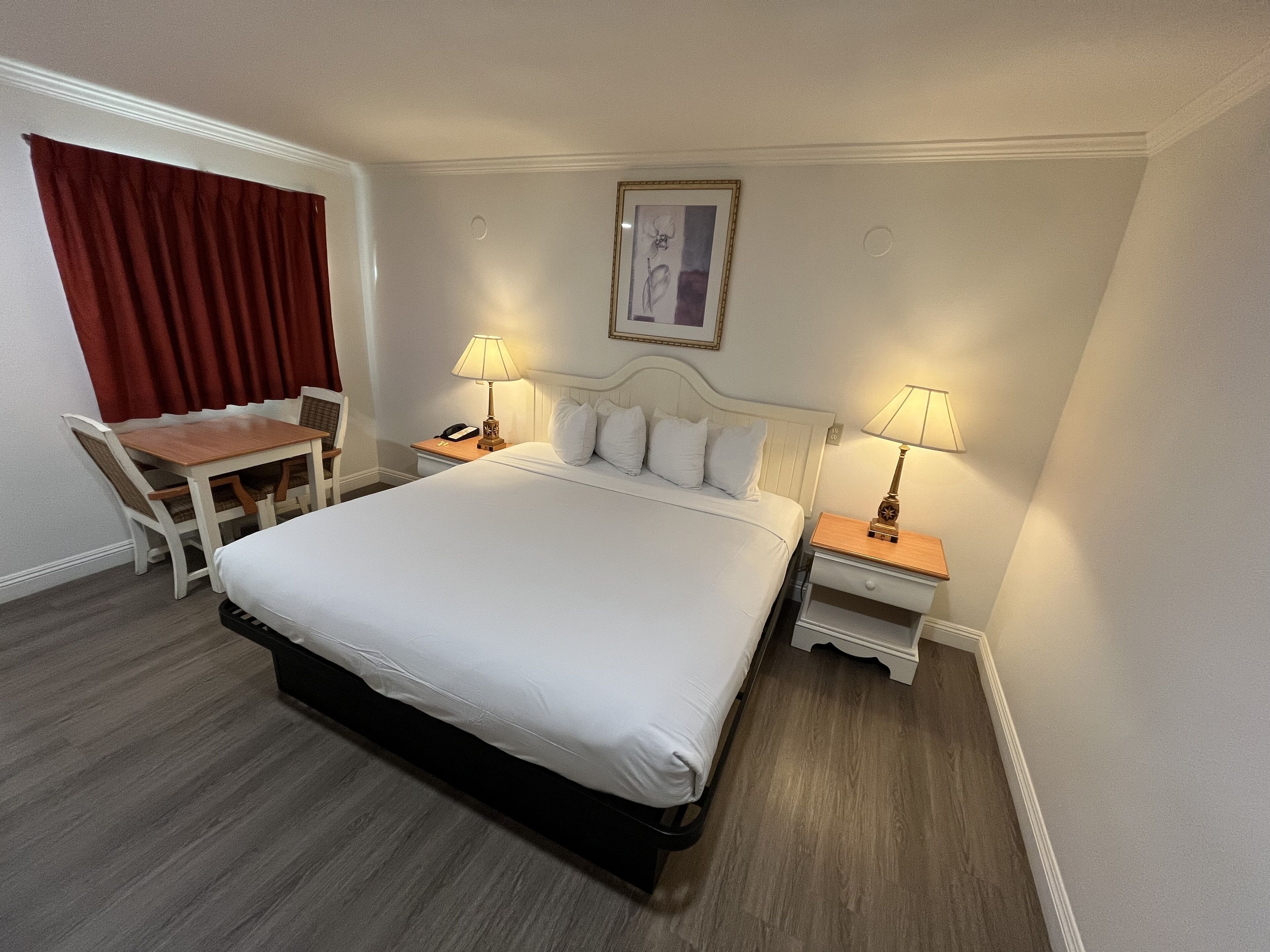 Chambre Standard, 1 très grand lit, non-fumeurs | Ameublement personnalisé, bureau, rideaux occultants