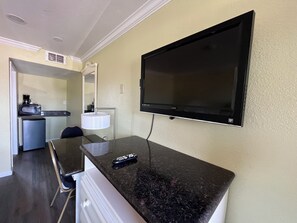 Ameublement unique, bureau, rideaux d’obscurcissement