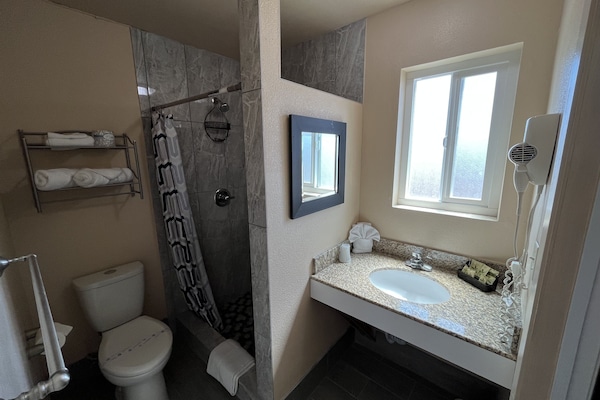 King Room with Futon non smoking | Bathroom | Shower, free toiletries, hair dryer, towels