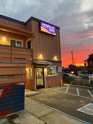 An American Inn with a clear sky and sunset.