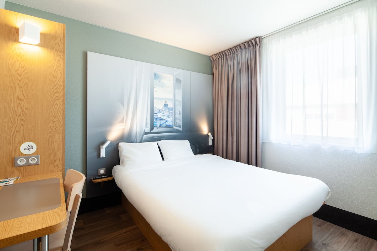 Chambre Double | Literie de qualité supérieure, bureau, chambres insonorisées