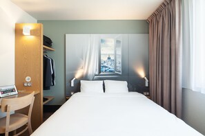 Tweepersoonskamer | Luxe beddengoed, een bureau, geluiddichte muren, gratis wifi