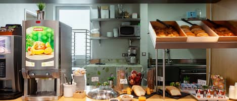 Tägliches Frühstücksbuffet gegen Gebühr