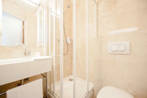 Shower dan handuk