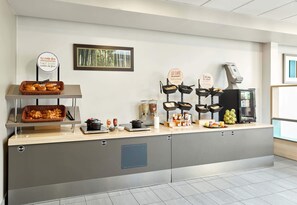 Daily buffet breakfast for a fee - B&B HOTEL Paris Nord Aulnay-sous-Bois (Aulnay-sous-Bois)