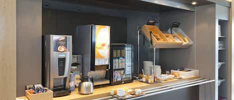 Petit déjeuner buffet servi tous les jours en supplément
