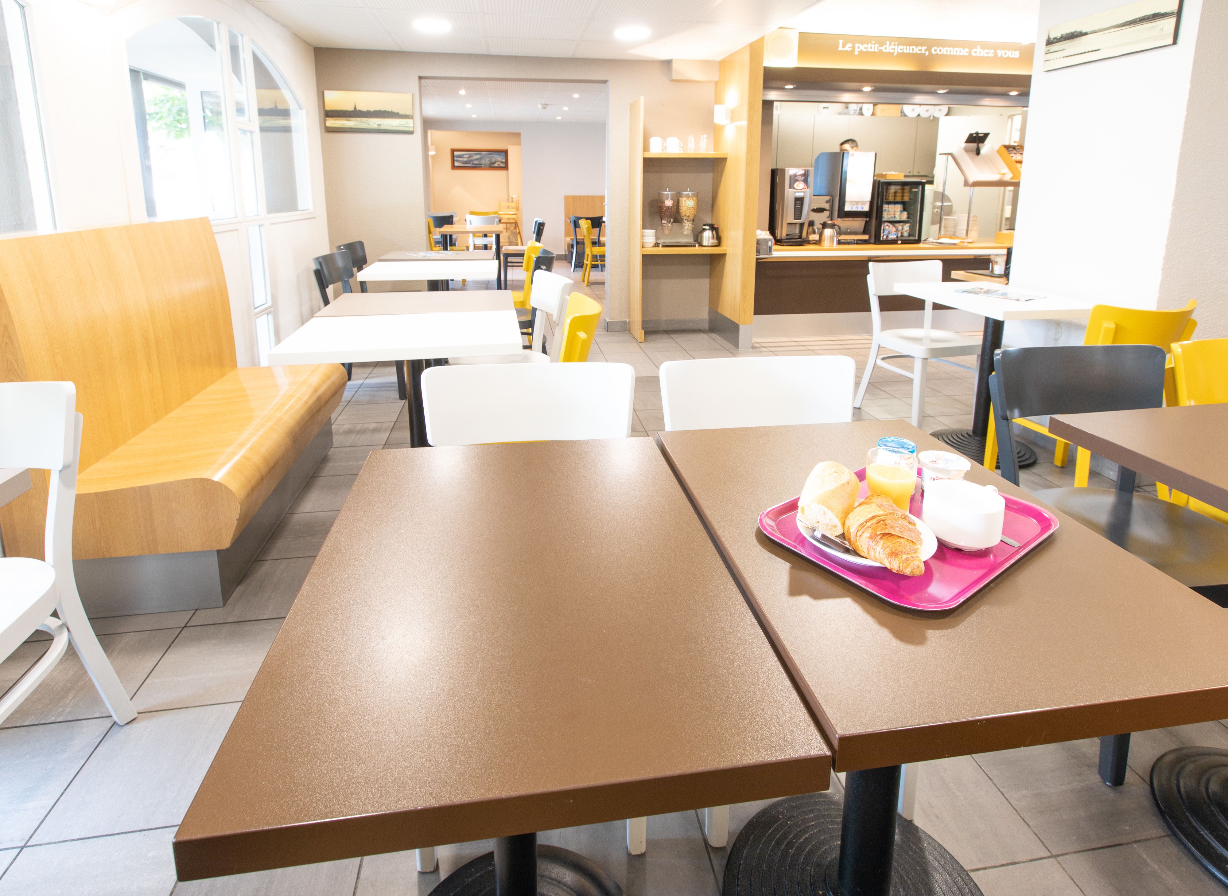 Petit déjeuner buffet servi tous les jours en supplément