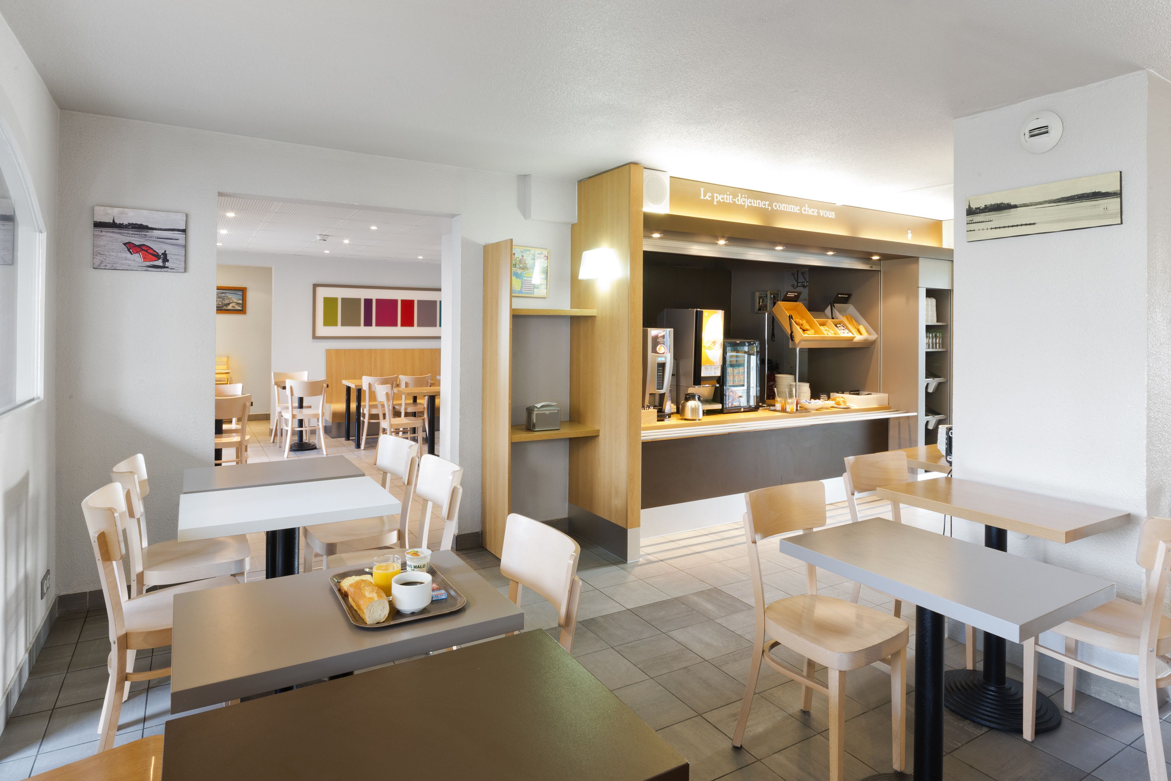 Se ofrece un desayuno bufé todos los días (por un coste adicional)