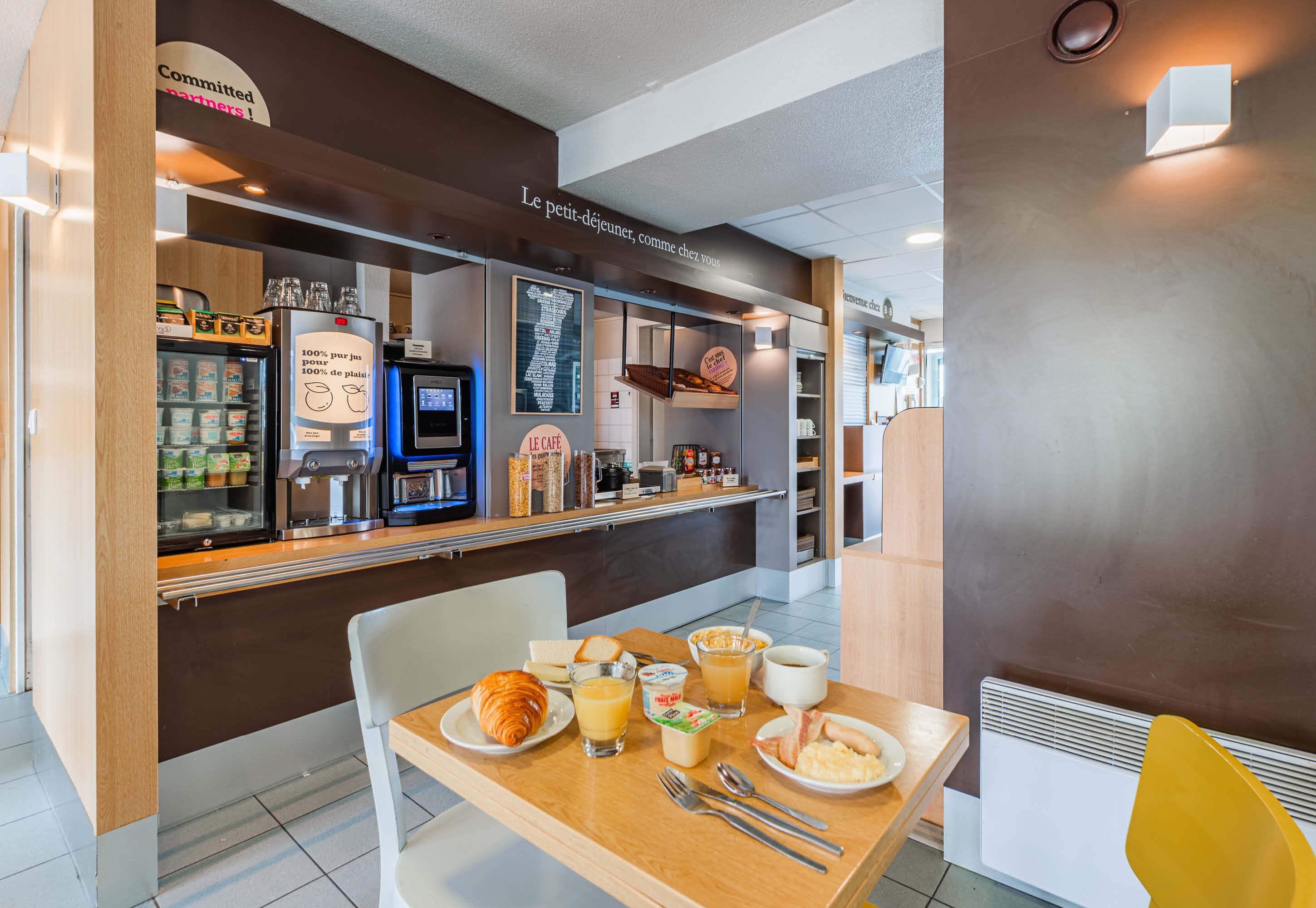 Petit déjeuner buffet servi tous les jours en supplément