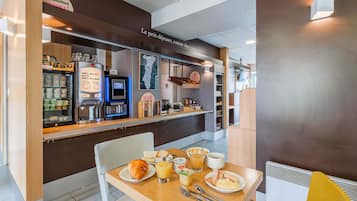 Petit déjeuner buffet servi tous les jours en supplément