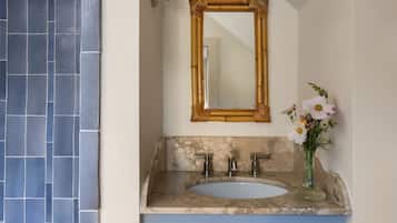 Deluxe Suite, 1 King Bed with Sofa bed | Bathroom | Combined shower/tub, free toiletries, hair dryer, bathrobes