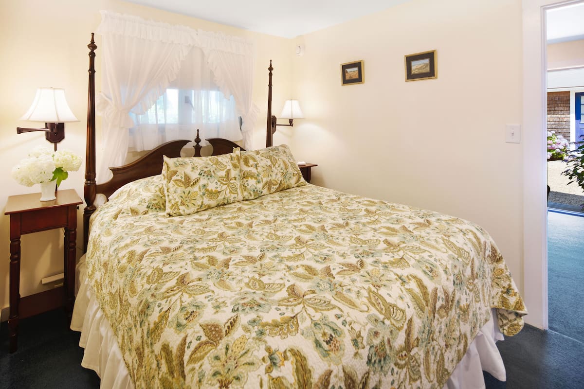 Deluxe Suite, 1 Queen Bed with Sofa bed