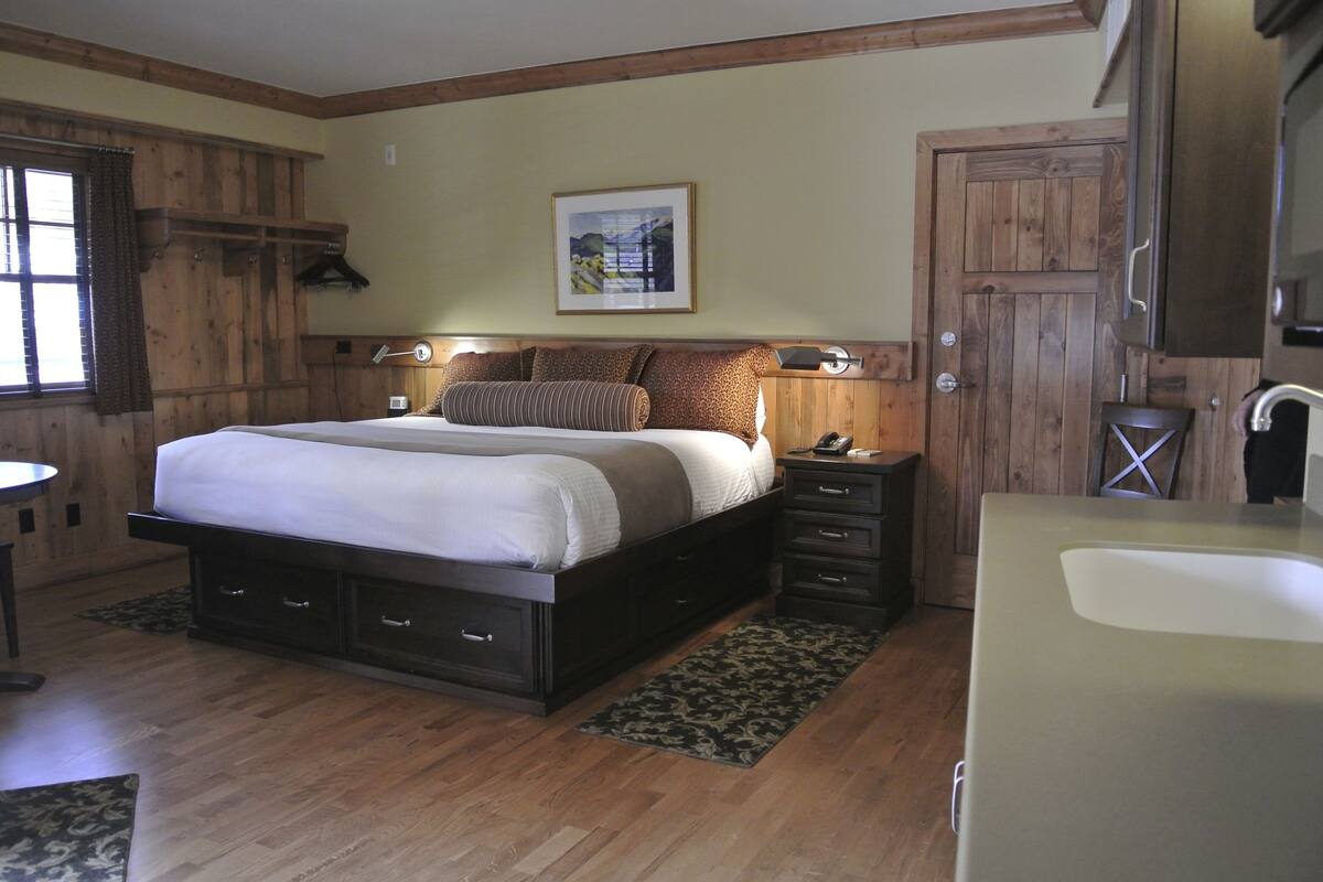 premium studio suite, 1 king bed | private kitchenette | coffee/tea maker, electric kettle, toaster, dining tables