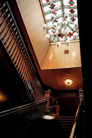 Escaleras. Mizpah Hotel