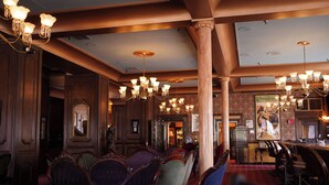 Lobby-lounge
