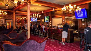 Lobby-lounge
