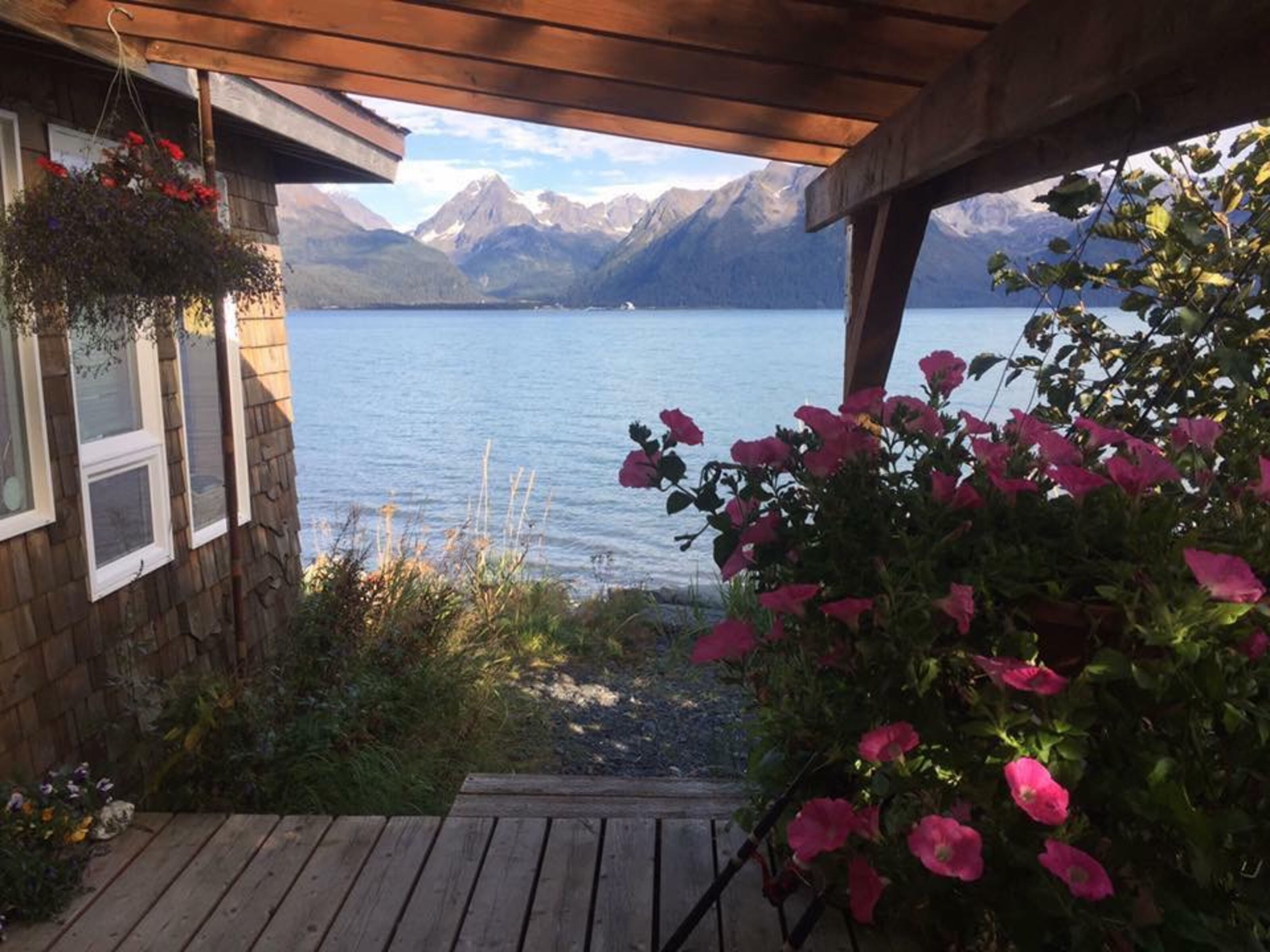 Comfort Cabin, 1 Queen Bed, Kitchenette, Beach View (Gatehouse Cabin) ALL GUESTS MUST REGISTER | 高級寢具、獨特裝潢、布置獨特、隔音