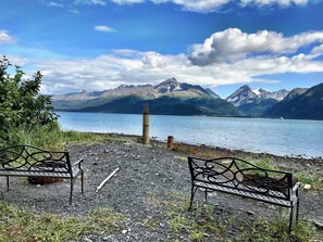 On the beach, black sand, fishing - Angels Rest on Resurrection Bay LLC (Seward)