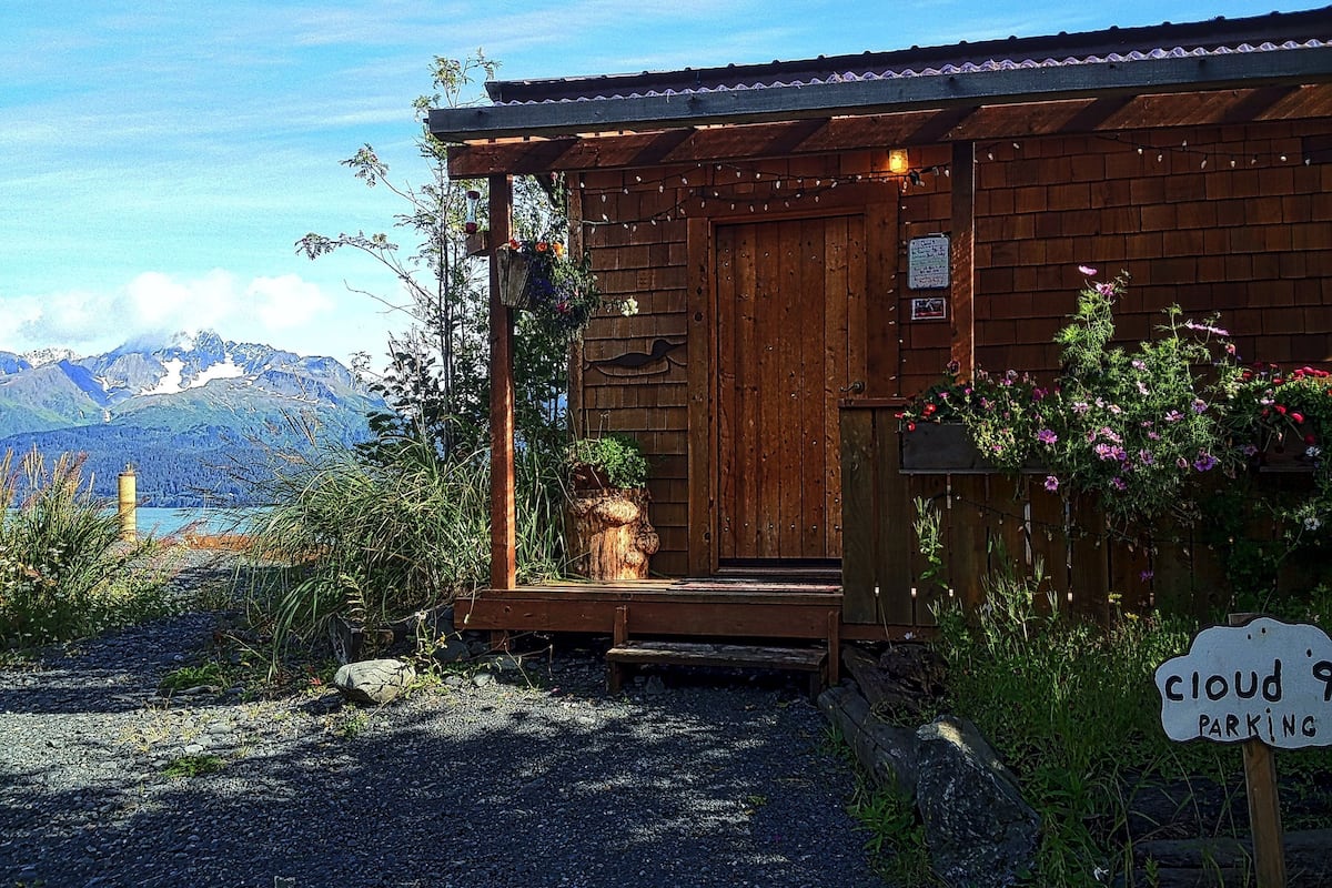 Deluxe Cabin, 1 Queen Bed, Kitchenette, Beach View (Cloud 9 Cabin) ALL GUESTS MUST REGISTER | Premium bedding, individually decorated, individually furnished