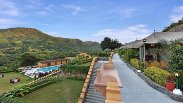 Luxury Room, 1 King Bed | Mountain view