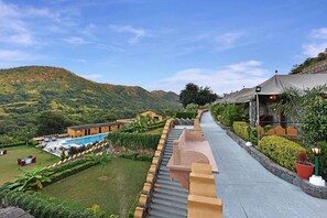 Luxury Room, 1 King Bed | Mountain view